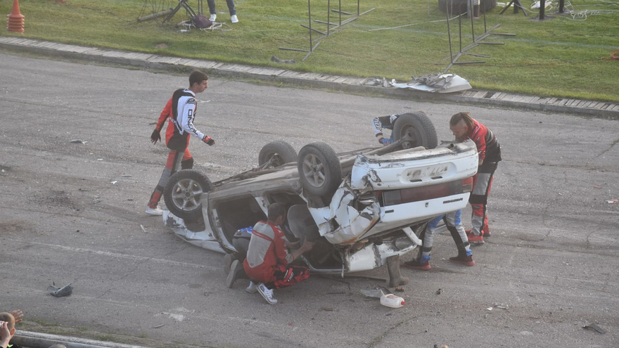 В Энгельсе монстр-трак раздавил легковушку