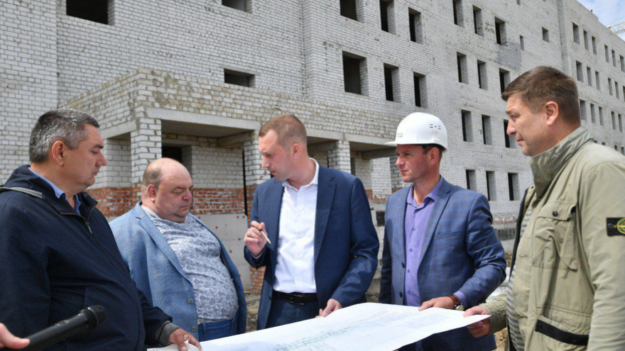 Роман Бусаргин заявил о нехватке 2 тысяч специалистов в здравоохранении Саратовской области