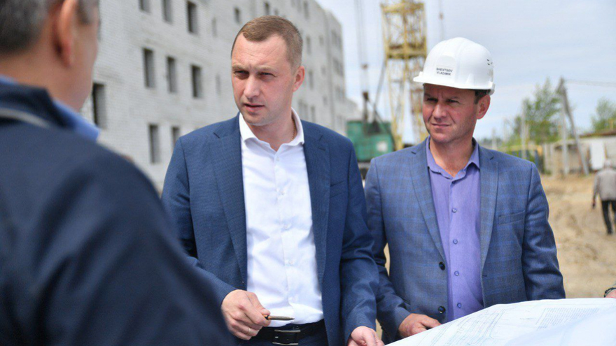 Роман Бусаргин заявил о нехватке 2 тысяч специалистов в здравоохранении Саратовской области