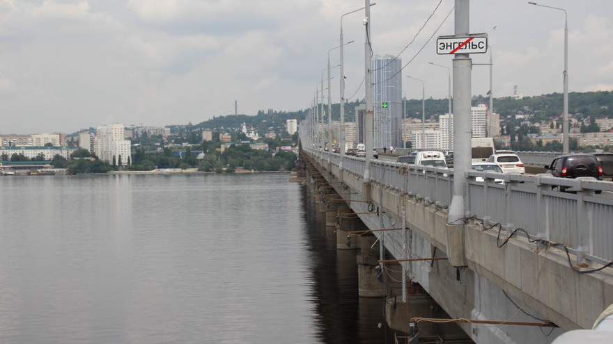 На старом мосту Саратов-Энгельс отремонтируют перила, тротуары и лестницы