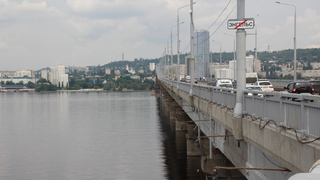 На старом мосту Саратов-Энгельс отремонтируют перила, тротуары и лестницы