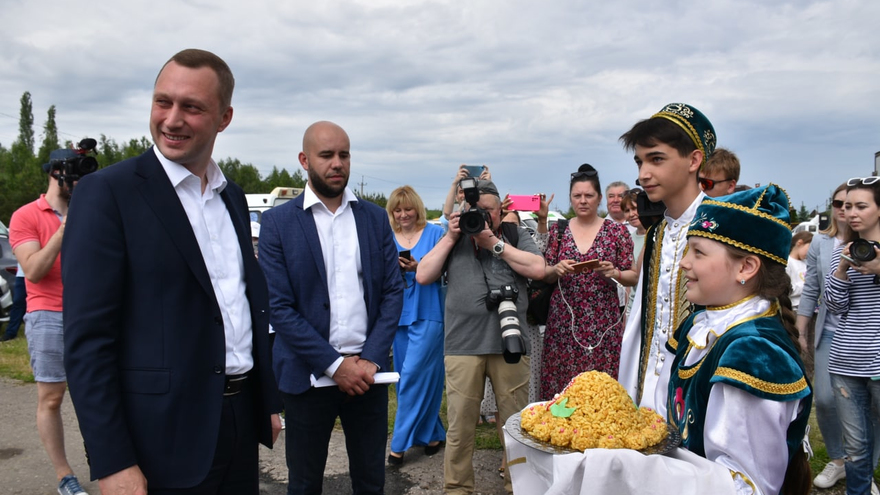 В Саратове на Сабантуе детям бесплатно раздавали мороженое 