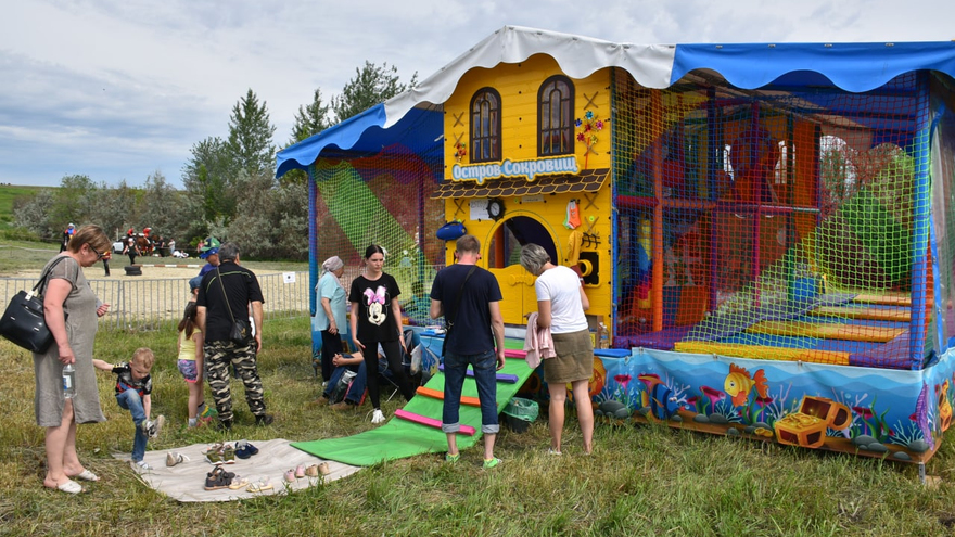 В Саратове на Сабантуе детям бесплатно раздавали мороженое 