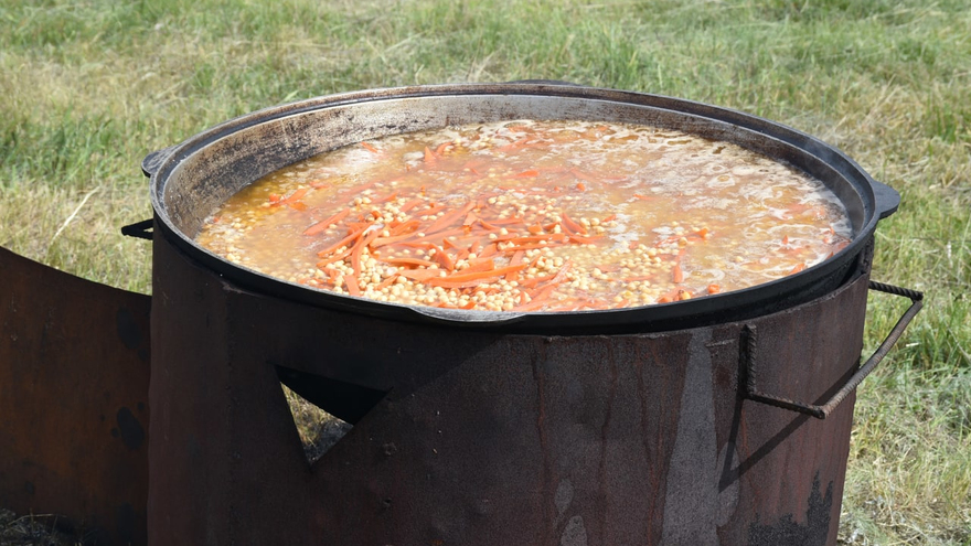 В Саратове на Сабантуе детям бесплатно раздавали мороженое 