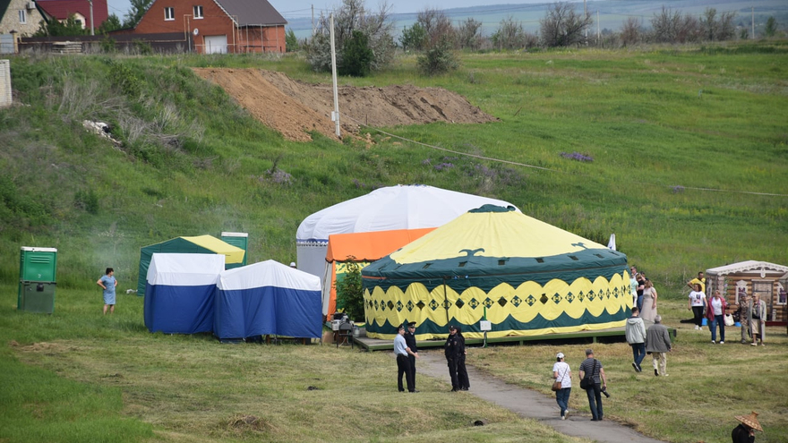 В Саратове на Сабантуе детям бесплатно раздавали мороженое 