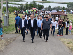 В Саратове на Сабантуе детям бесплатно раздавали мороженое 