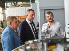Глава Саратовской области призвал увеличить зарплату на зуборезном заводе