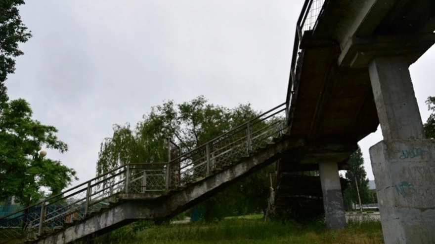 В Балакове за счет спонсоров снесут пешеходный мост