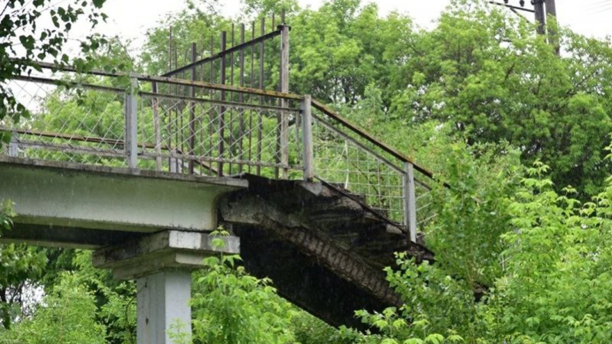В Балакове за счет спонсоров снесут пешеходный мост