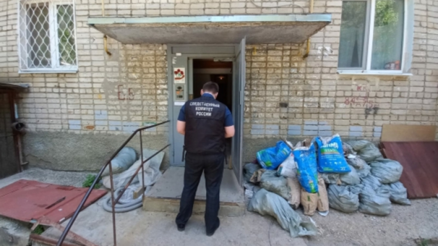 Годовалый мальчик погиб при падении с четвертого этажа: возбуждено дело
