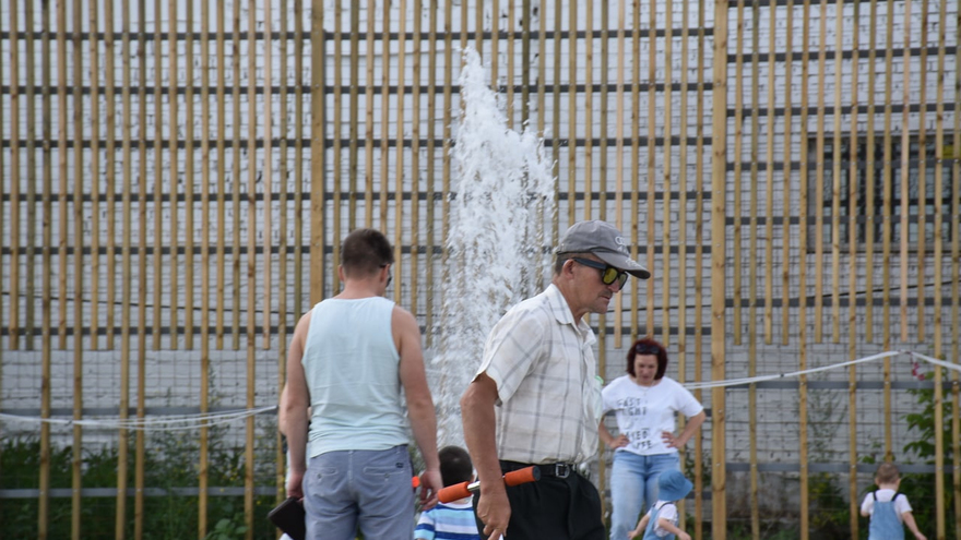 В Саратове купальный сезон открыли под музыку ДДТ и Земфиры