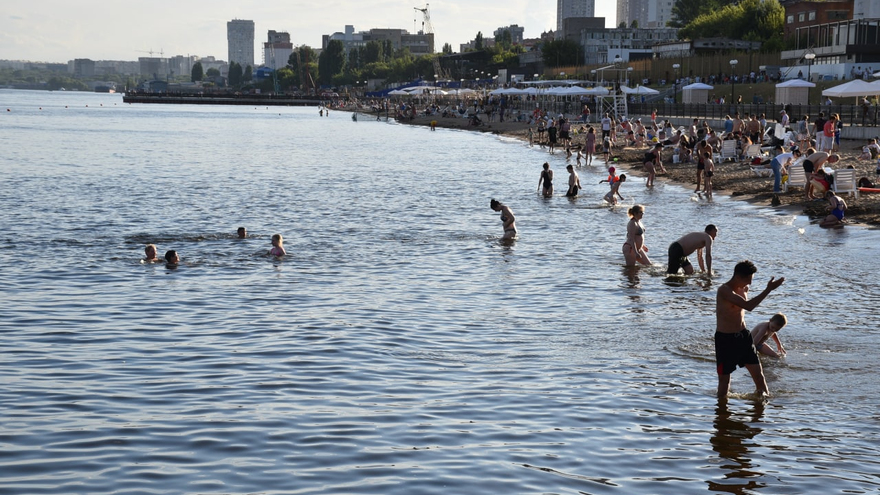 В Саратове купальный сезон открыли под музыку ДДТ и Земфиры