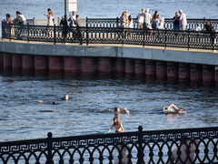 В Саратове купальный сезон открыли под музыку ДДТ и Земфиры