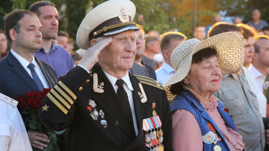 Саратовская молодежь почтила память выпускников 1941 года и поклялась в верности Отечеству