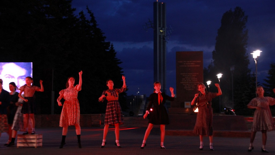 Саратовская молодежь почтила память выпускников 1941 года и поклялась в верности Отечеству
