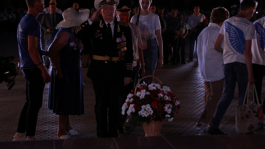 Саратовская молодежь почтила память выпускников 1941 года и поклялась в верности Отечеству