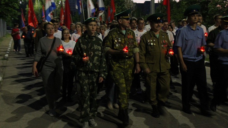 День памяти и скорби: в саратовском Парке Победы зажгли девять тысяч свечей