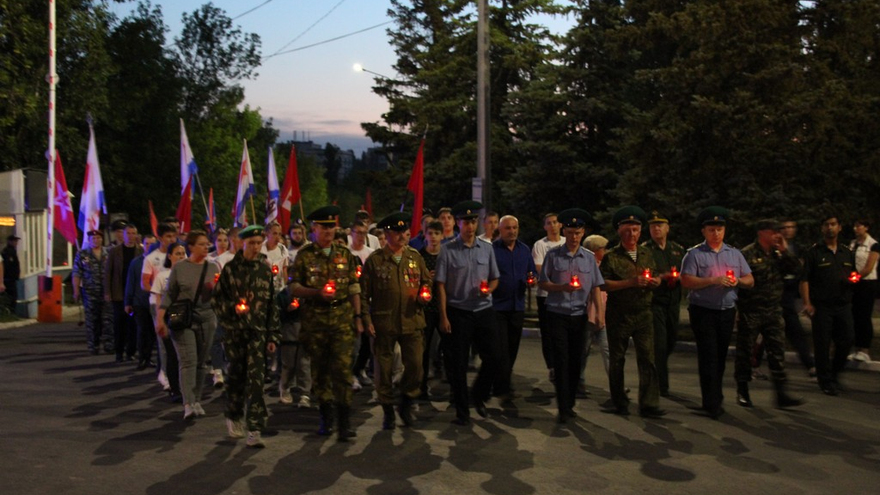День памяти и скорби: в саратовском Парке Победы зажгли девять тысяч свечей