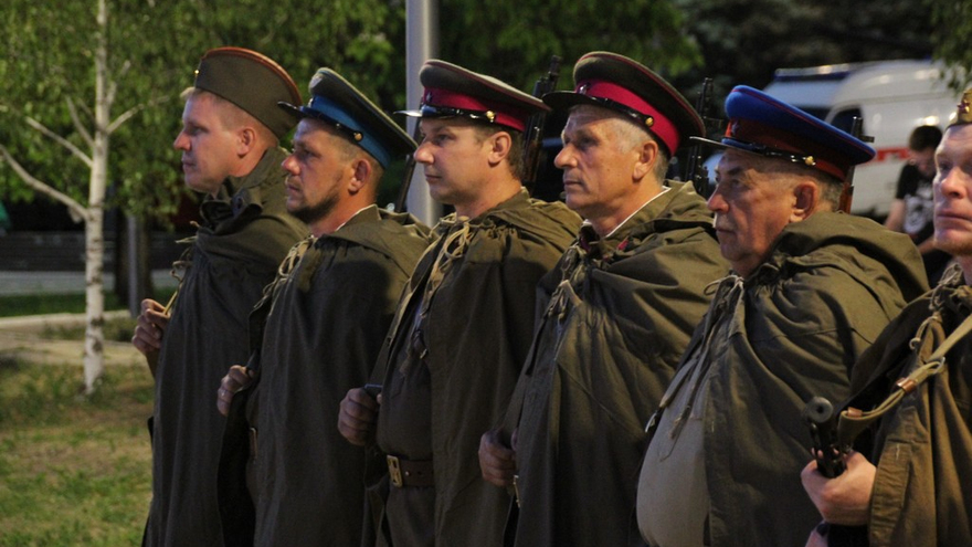 День памяти и скорби: в саратовском Парке Победы зажгли девять тысяч свечей
