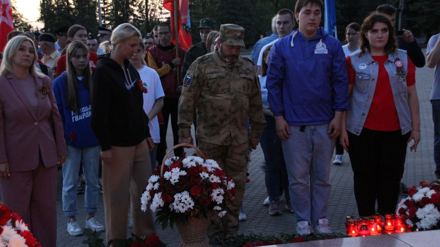 День памяти и скорби: в саратовском Парке Победы зажгли девять тысяч свечей