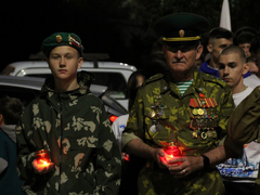 День памяти и скорби: в саратовском Парке Победы зажгли девять тысяч свечей