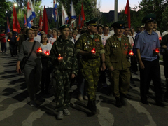 День памяти и скорби: в саратовском Парке Победы зажгли девять тысяч свечей