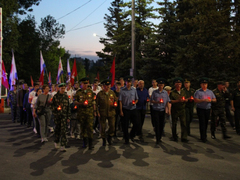 День памяти и скорби: в саратовском Парке Победы зажгли девять тысяч свечей