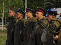 День памяти и скорби: в саратовском Парке Победы зажгли девять тысяч свечей