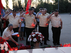 День памяти и скорби: в саратовском Парке Победы зажгли девять тысяч свечей