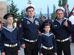 День памяти и скорби: в саратовском Парке Победы зажгли девять тысяч свечей