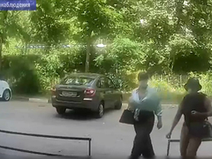 В Саратове пенсионерка отдала сотрудницам Пенсионного фонда больше миллиона из тайника под плитой