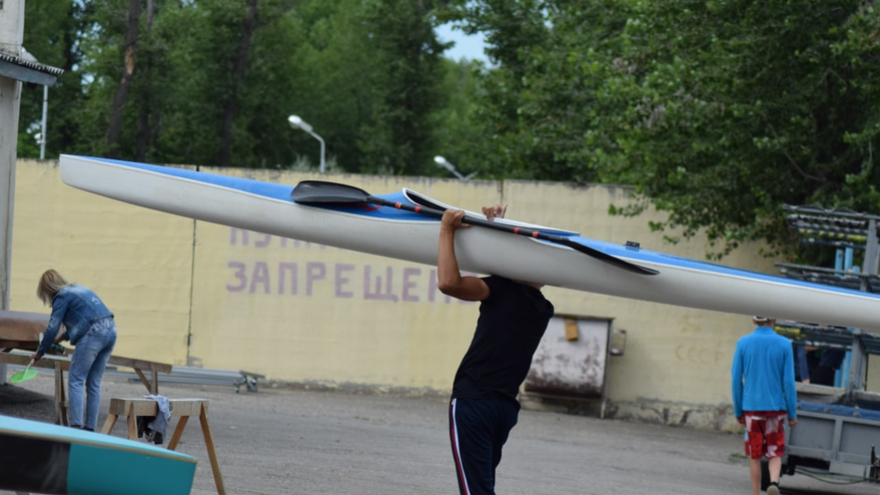 Саратовские спортсмены плавали на драконах по Сазанке