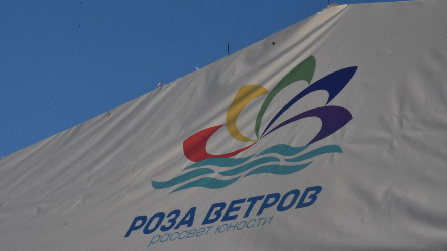 Саратовская Роза ветров собрала тысячи выпускников