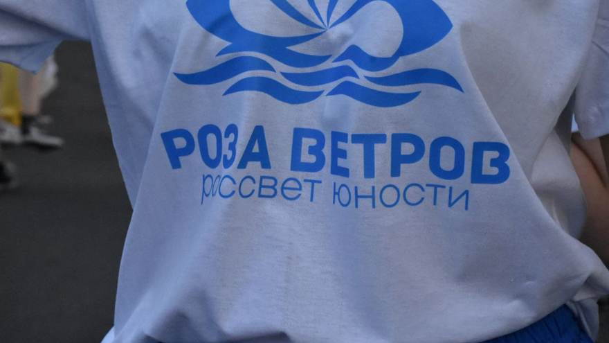 Саратовская Роза ветров собрала тысячи выпускников