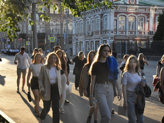 Саратовская Роза ветров собрала тысячи выпускников