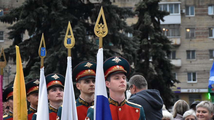 В Саратове стелу Город трудовой доблести открыли под песню Олега Газманова