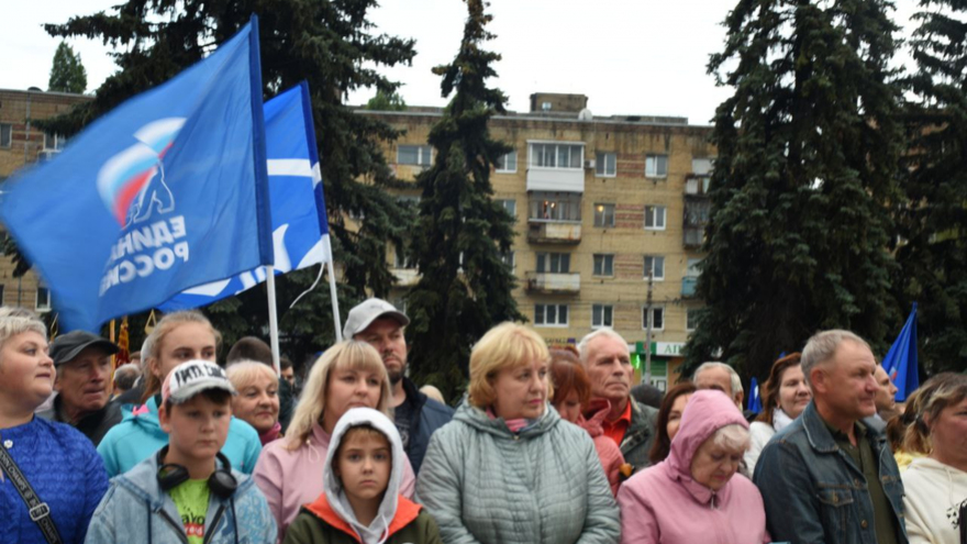 В Саратове стелу Город трудовой доблести открыли под песню Олега Газманова