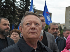 В Саратове стелу Город трудовой доблести открыли под песню Олега Газманова