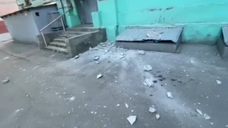 Очевидец: в Заводском районе с дома рухнула бетонная глыба