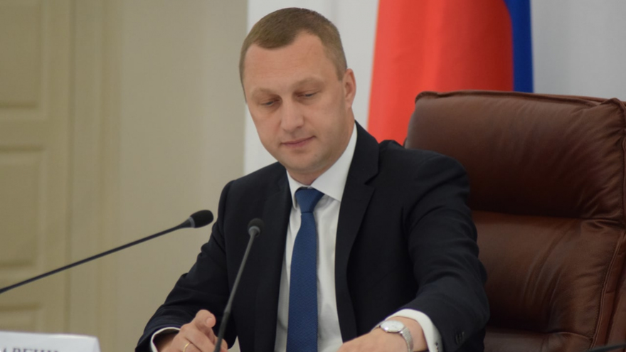 Глава Саратовской области вручил медаль семье священника, в которой 10 детей