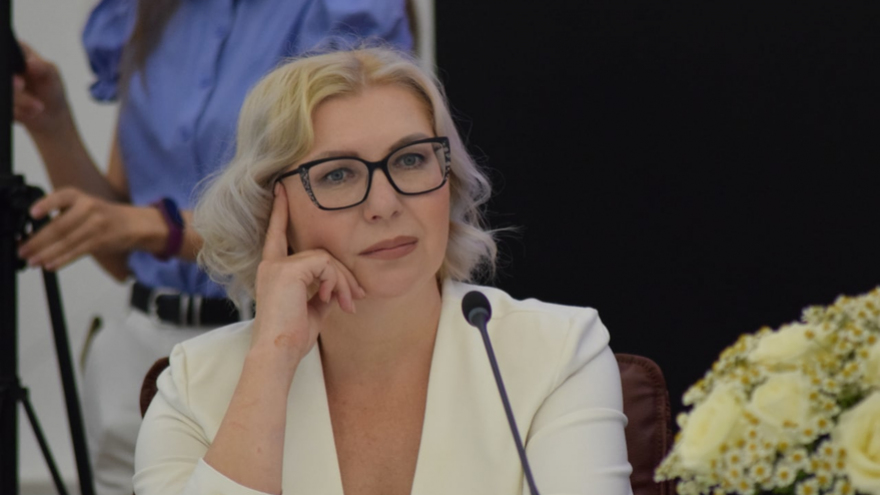 Глава Саратовской области вручил медаль семье священника, в которой 10 детей