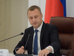 Глава Саратовской области вручил медаль семье священника, в которой 10 детей