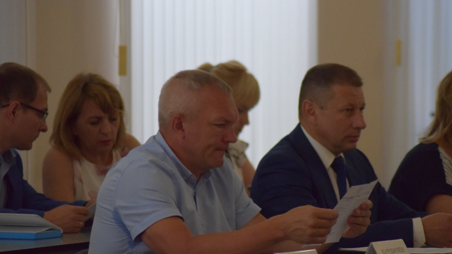 Передачу десяти энгельсских школ на региональный уровень отложили на год