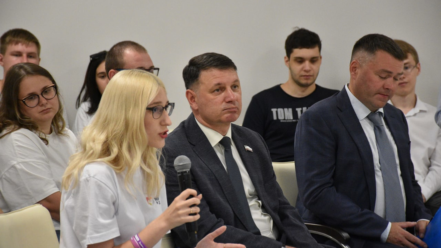 Студентка пообещала Роману Бусаргину рвать и кусать ради побед на форуме iВолга-2022