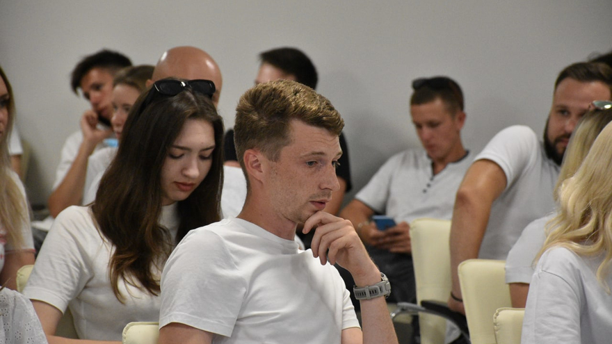 Студентка пообещала Роману Бусаргину рвать и кусать ради побед на форуме iВолга-2022
