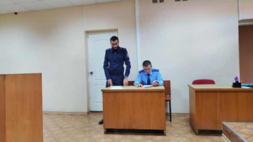 Мужчина зарубил друга и прокатил труп на строительной тележке