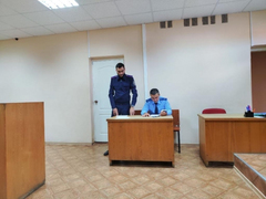 Мужчина зарубил друга и прокатил труп на строительной тележке