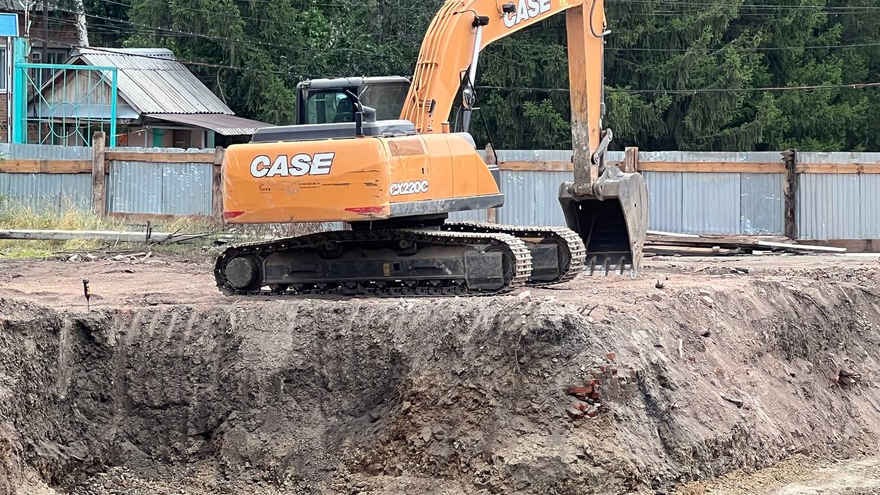 Олег Костин побывал на стройке поликлиники в Базарном Карабулаке, сходил в лес за грибами и спел про русское поле