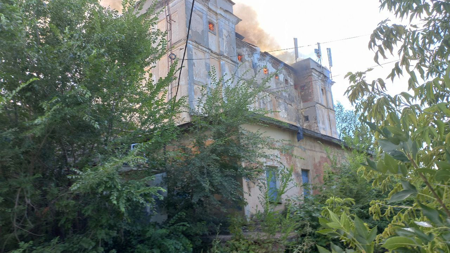 В Энгельсе загорелся Дом офицеров в Летном городке