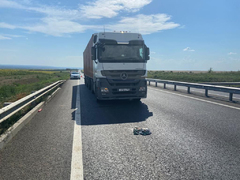На окраине Саратова фура Mercedes сбила пешехода